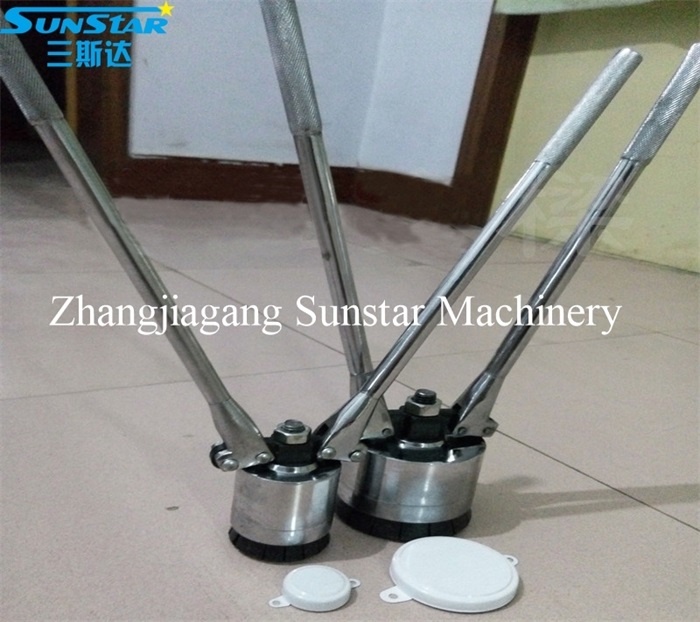 Hand operated 200L drum cap sealing crimping tool